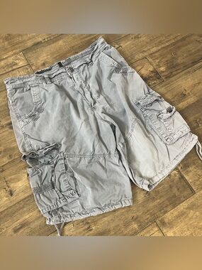Men’s Baggy Grey Y2K Cargo Shorts #Y2K #Baggy #Cargo